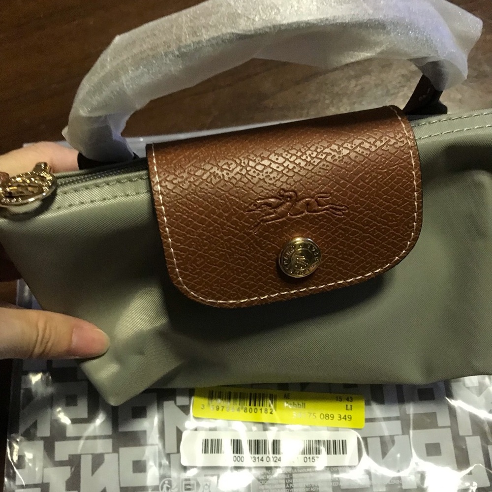Longchamp Small Nylon Cosmetic Pouch in Pebbll with Brown Leather Flap - Picture 3 of 6